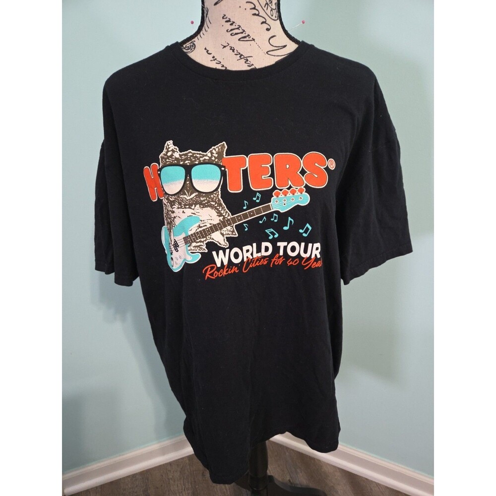 hooters world tour shirt 40 years extra large